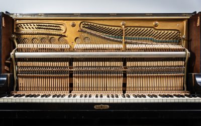 Upright vs. Grand Pianos: Differences & Benefits