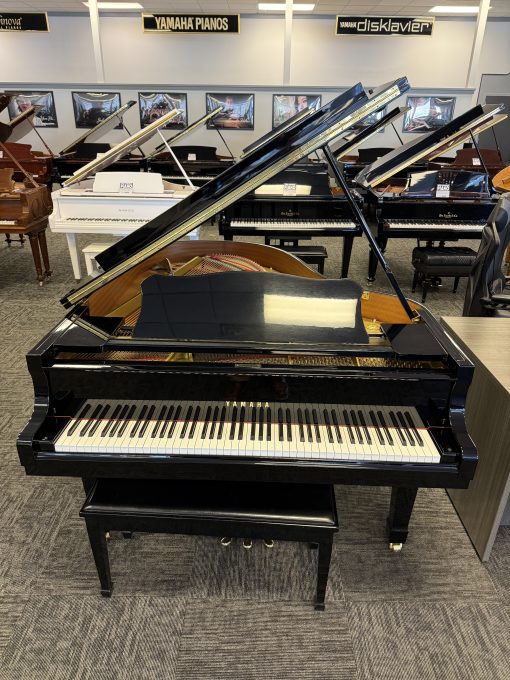 Exceptional Preowned Yamaha 6'1" Polished Ebony Grand Piano - Murray